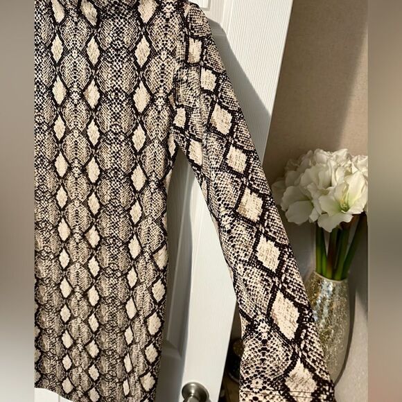 Snakeskin Print Bodycon Woman's Dress With Mock Neckline And Knee Length
Hem M - Picture 11 of 17